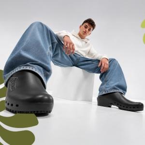 5860837zoccoli-neri-con-materiale-riciclato.jpg